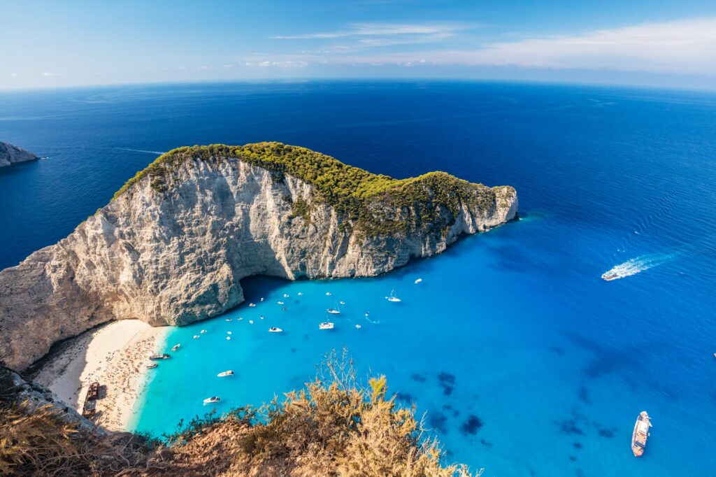 Navagio shipwreck beach în Zakynthos Greece